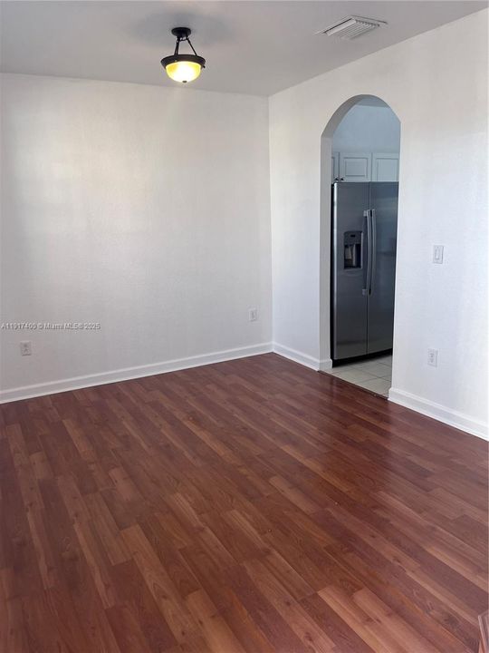 Activo con contrato: $1,950 (2 camas, 2 baños, 1069 Pies cuadrados)