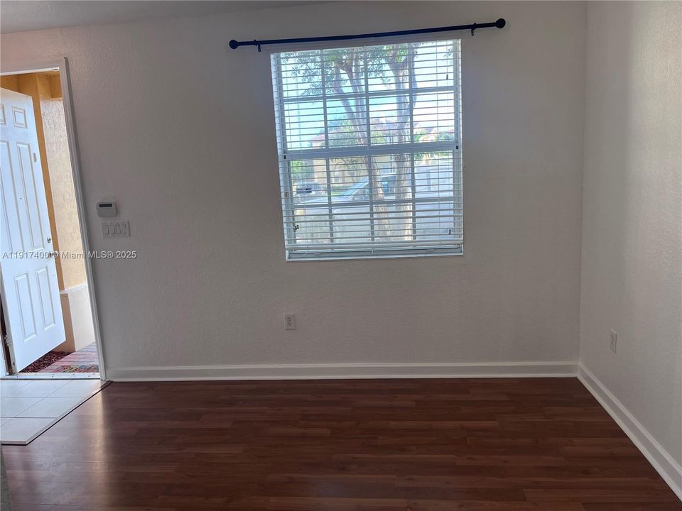 Activo con contrato: $1,950 (2 camas, 2 baños, 1069 Pies cuadrados)