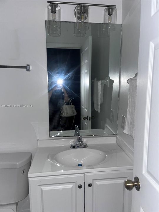 Activo con contrato: $1,950 (2 camas, 2 baños, 1069 Pies cuadrados)