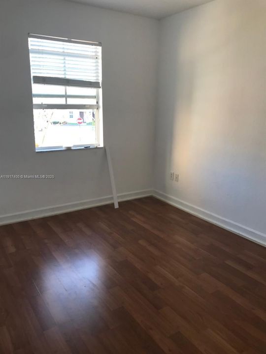 Activo con contrato: $1,950 (2 camas, 2 baños, 1069 Pies cuadrados)