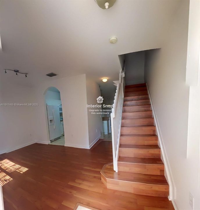 Activo con contrato: $1,950 (2 camas, 2 baños, 1069 Pies cuadrados)