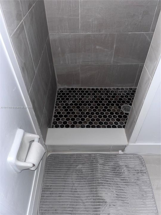 Activo con contrato: $1,950 (2 camas, 2 baños, 1069 Pies cuadrados)