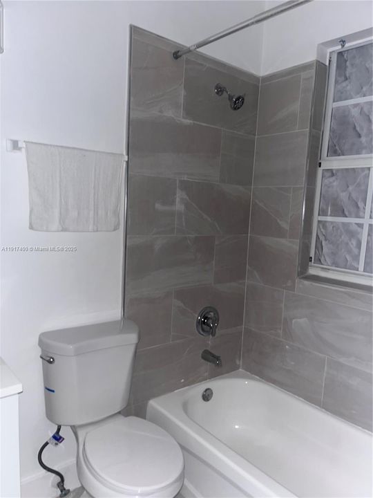 Activo con contrato: $1,950 (2 camas, 2 baños, 1069 Pies cuadrados)