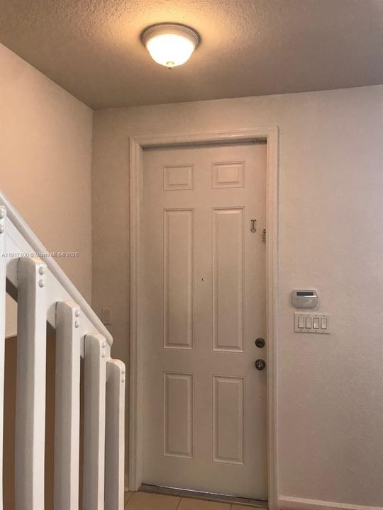 Activo con contrato: $1,950 (2 camas, 2 baños, 1069 Pies cuadrados)