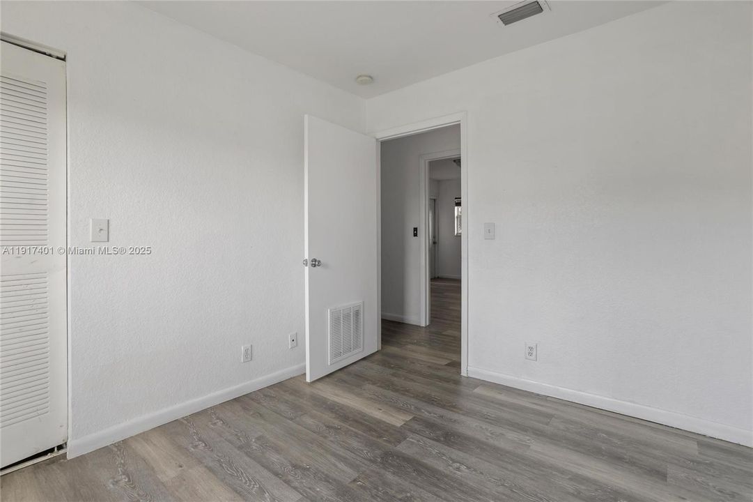 For Sale: $280,000 (3 beds, 2 baths, 1263 Square Feet)