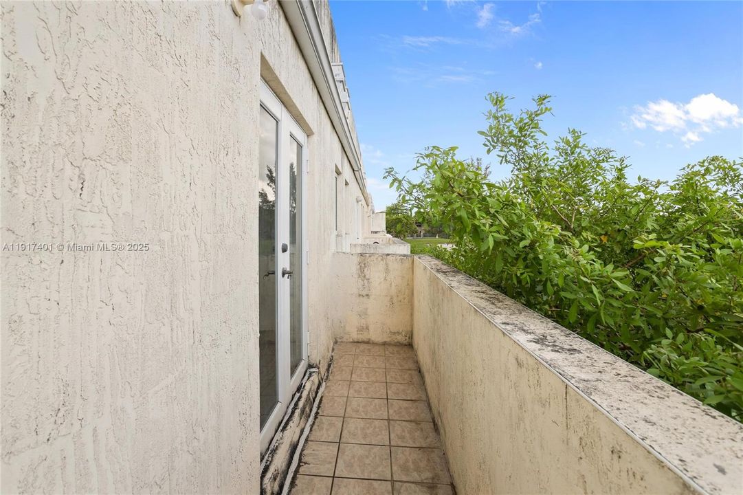 For Sale: $280,000 (3 beds, 2 baths, 1263 Square Feet)