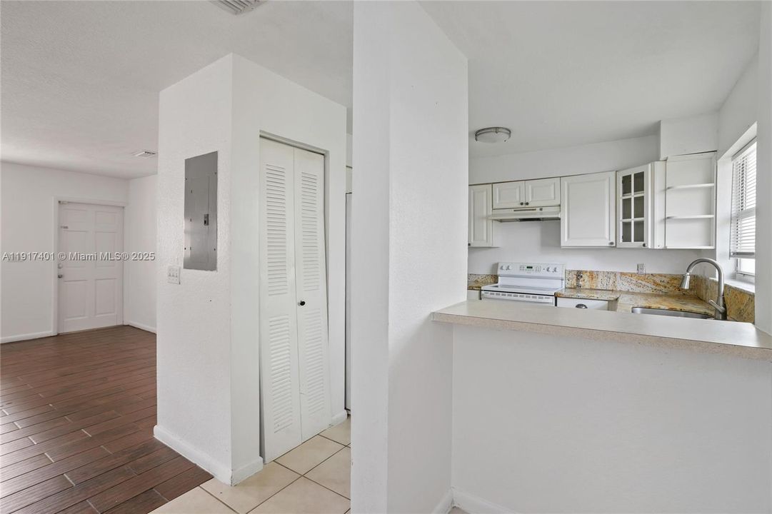 For Sale: $280,000 (3 beds, 2 baths, 1263 Square Feet)