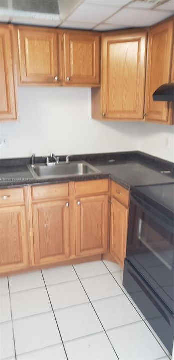 В аренду: $1,850 (2 спален, 2 ванн, 972 Квадратных фут)