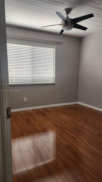 出租: $2,950 (3 贝兹, 2 浴室, 1468 平方英尺)