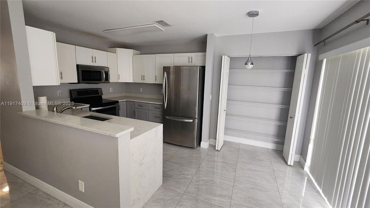 出租: $2,950 (3 贝兹, 2 浴室, 1468 平方英尺)