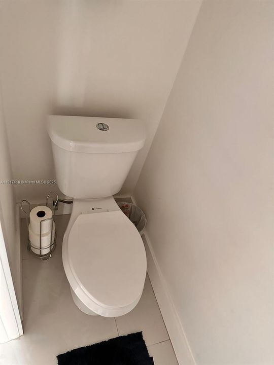 合同活跃: $299,000 (2 贝兹, 1 浴室, 896 平方英尺)