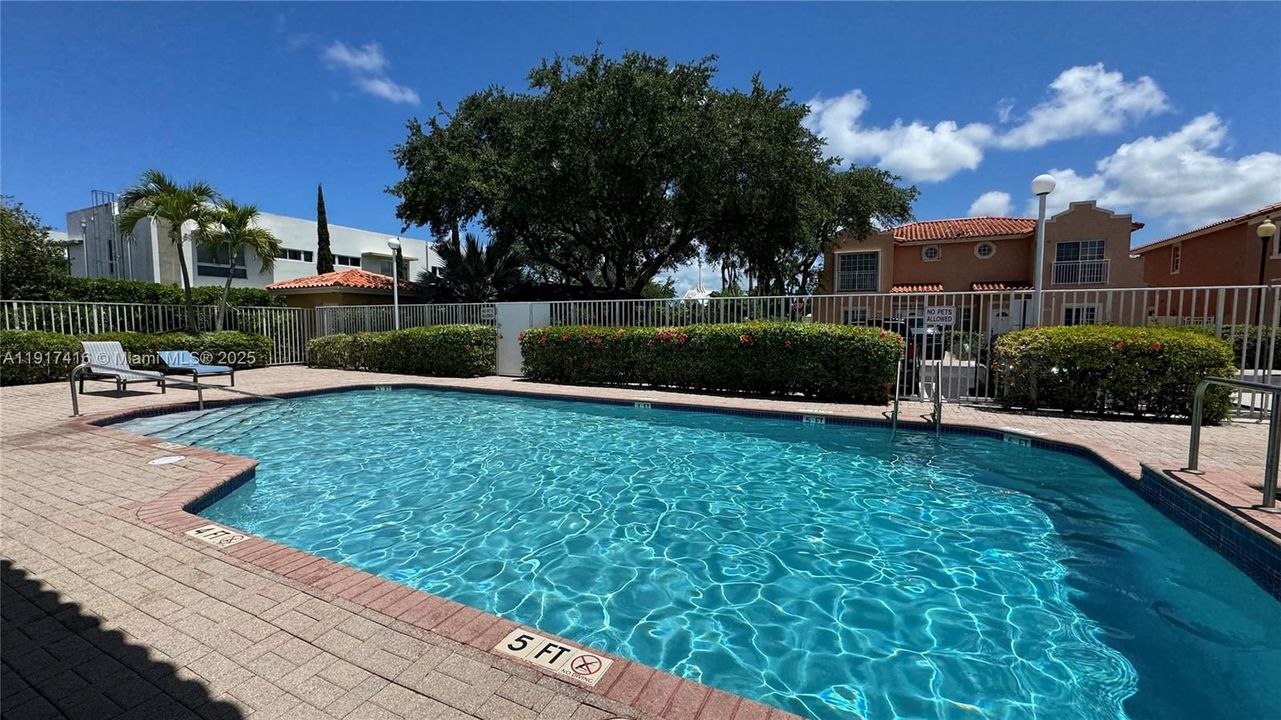 出租: $3,550 (3 贝兹, 2 浴室, 1368 平方英尺)