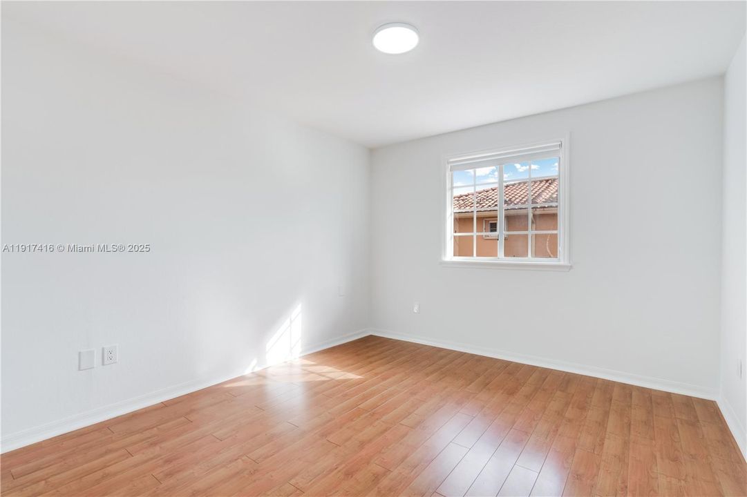 出租: $3,550 (3 贝兹, 2 浴室, 1368 平方英尺)