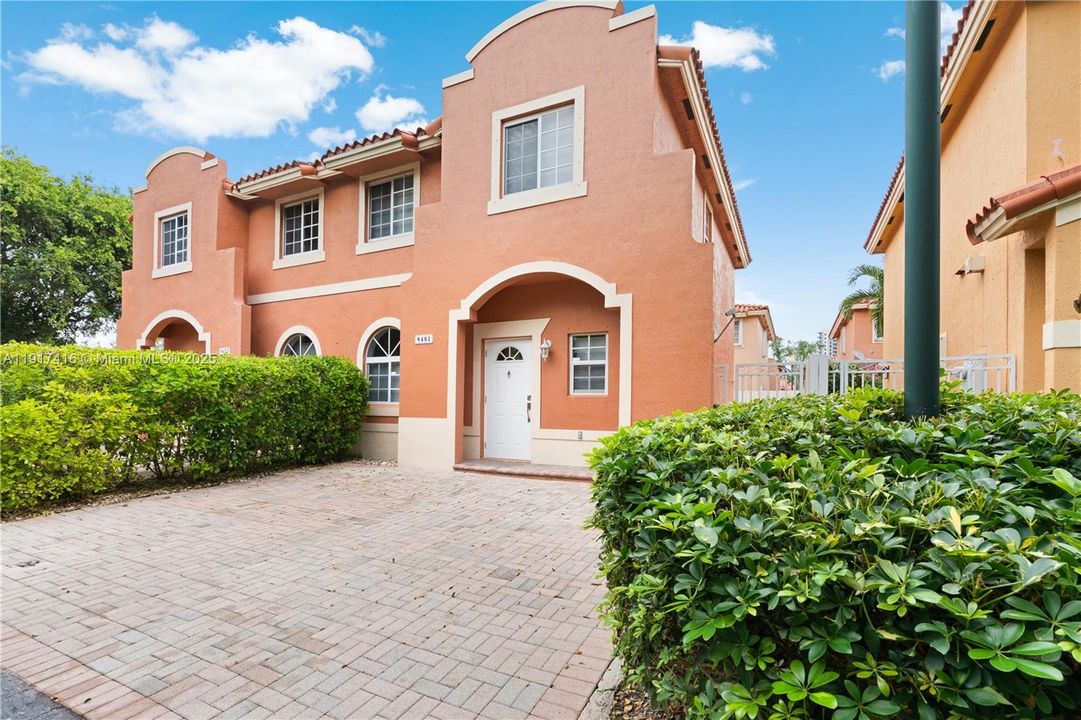 出租: $3,550 (3 贝兹, 2 浴室, 1368 平方英尺)