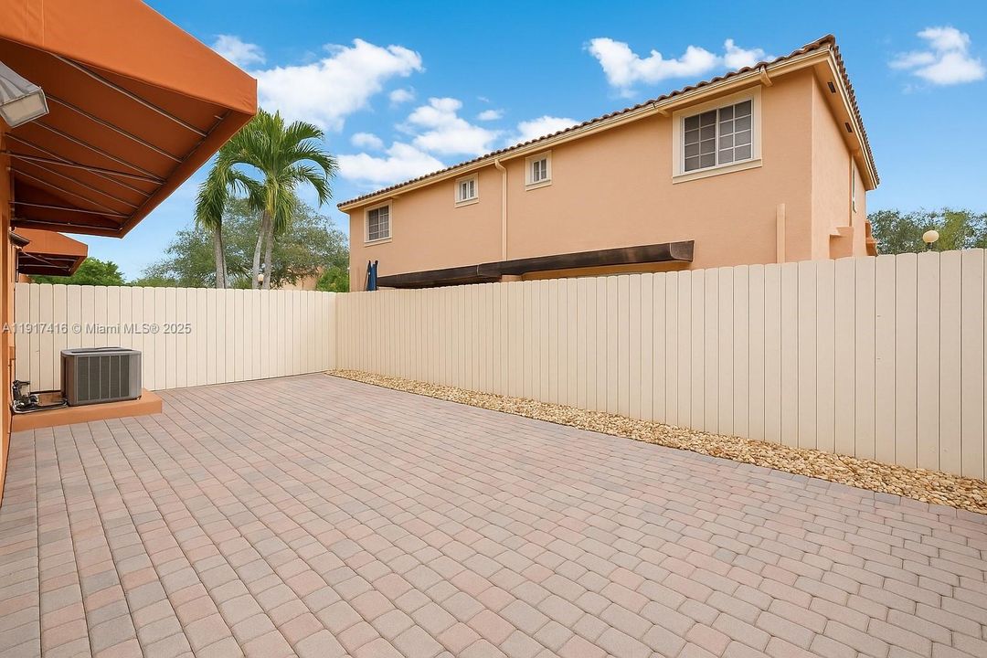 出租: $3,550 (3 贝兹, 2 浴室, 1368 平方英尺)