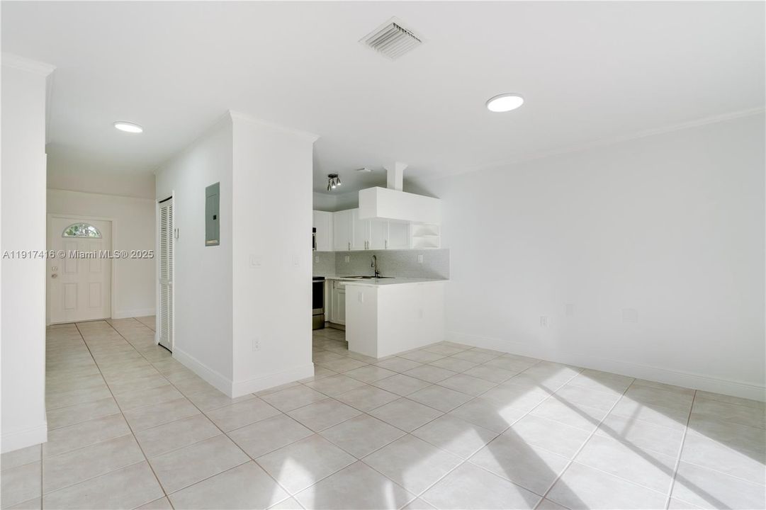 出租: $3,550 (3 贝兹, 2 浴室, 1368 平方英尺)