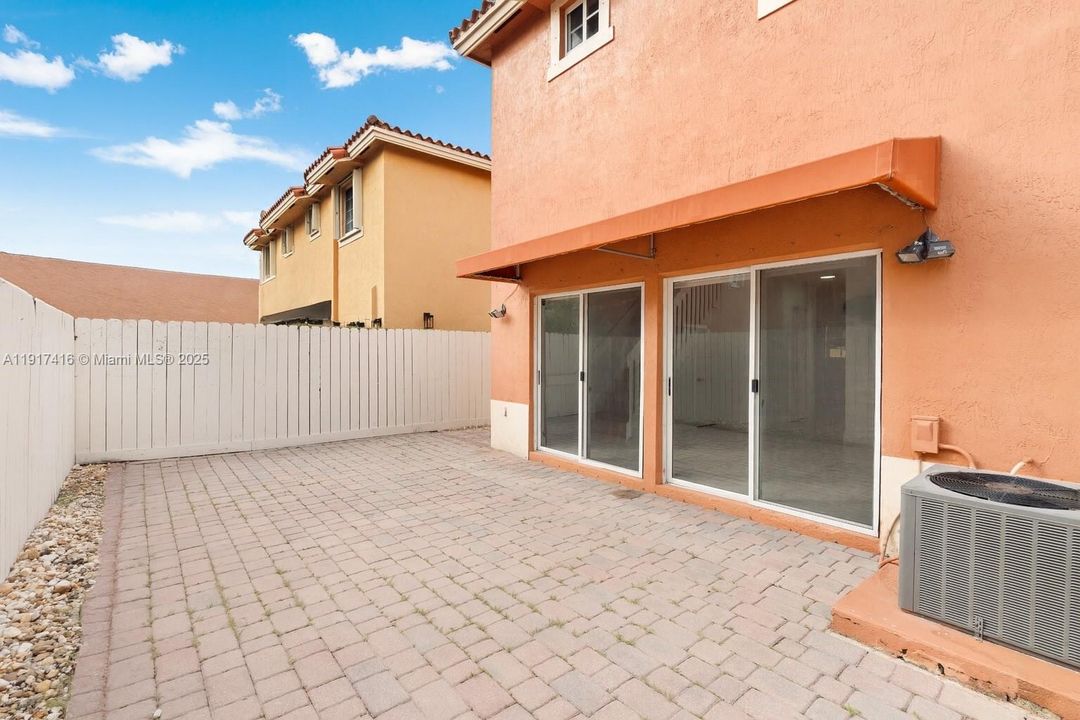 出租: $3,550 (3 贝兹, 2 浴室, 1368 平方英尺)