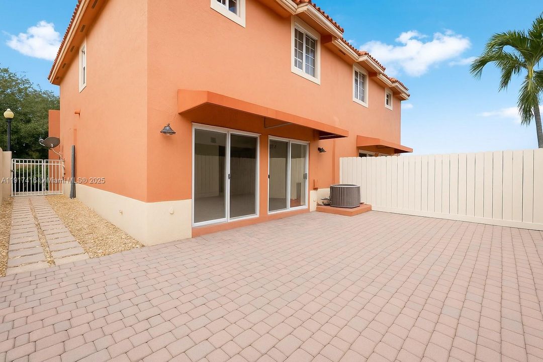 出租: $3,550 (3 贝兹, 2 浴室, 1368 平方英尺)