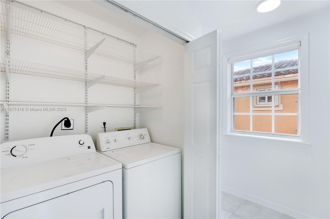 出租: $3,550 (3 贝兹, 2 浴室, 1368 平方英尺)