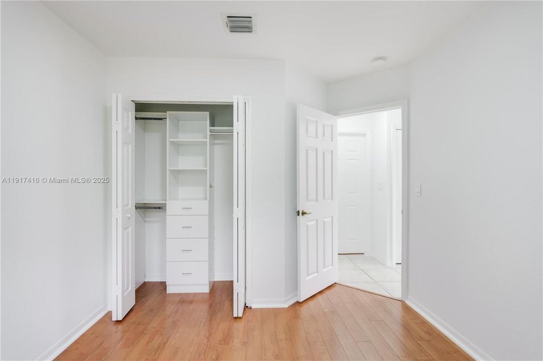 出租: $3,550 (3 贝兹, 2 浴室, 1368 平方英尺)