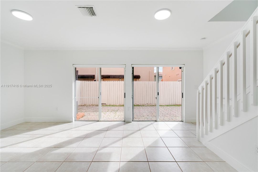 出租: $3,550 (3 贝兹, 2 浴室, 1368 平方英尺)