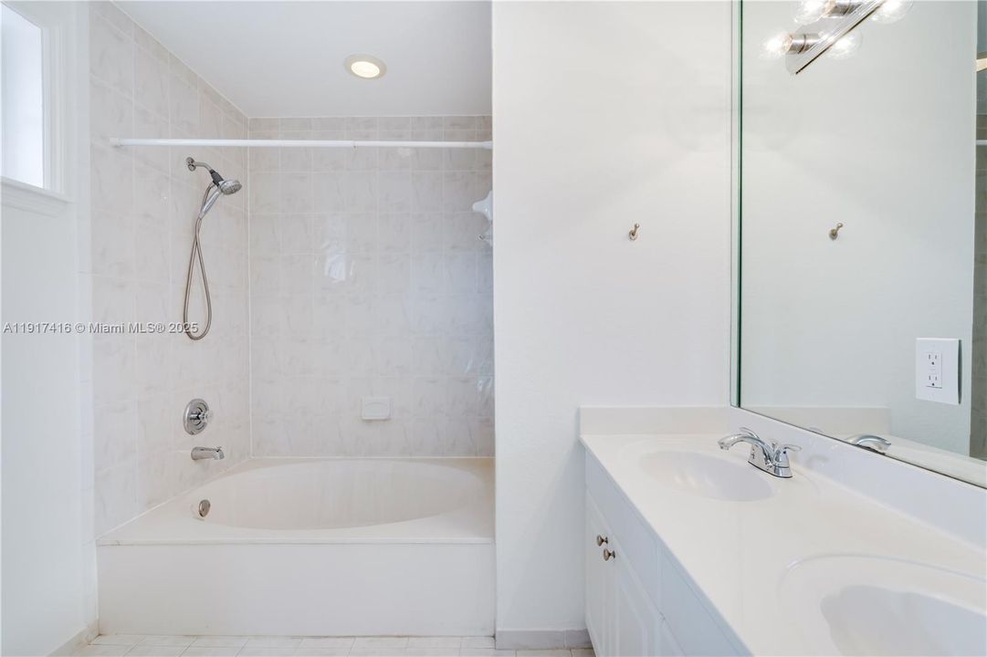 出租: $3,550 (3 贝兹, 2 浴室, 1368 平方英尺)