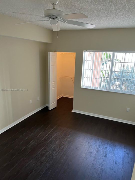 待售: $260,000 (1 贝兹, 1 浴室, 794 平方英尺)