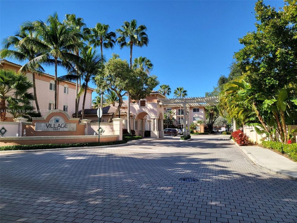 待售: $260,000 (1 贝兹, 1 浴室, 794 平方英尺)