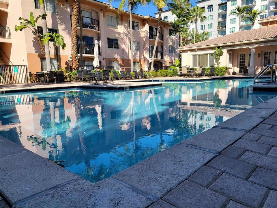 待售: $260,000 (1 贝兹, 1 浴室, 794 平方英尺)