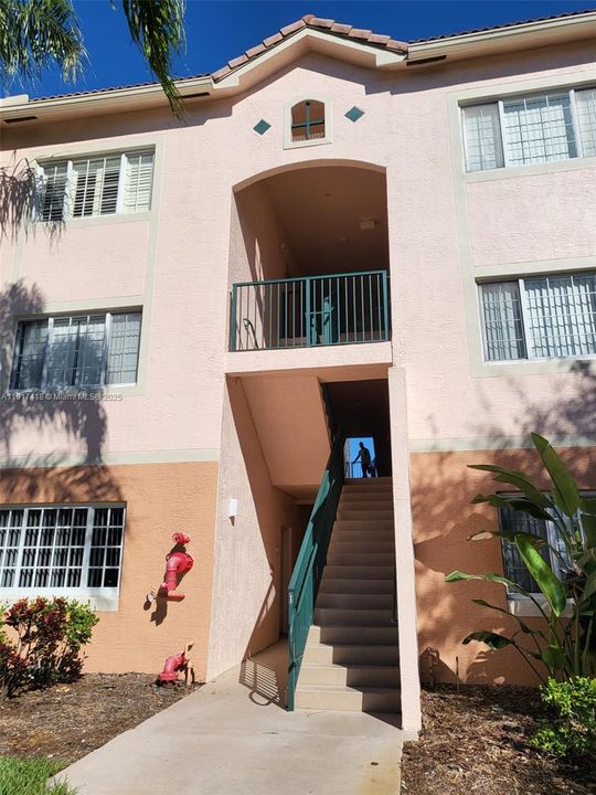 待售: $260,000 (1 贝兹, 1 浴室, 794 平方英尺)