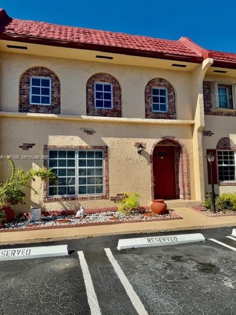 For Rent: $2,800 (3 beds, 2 baths, 1500 Square Feet)