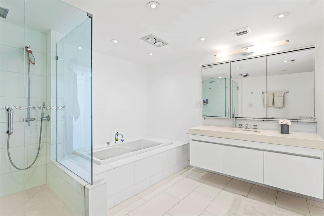 待售: $1,850,000 (2 贝兹, 2 浴室, 1440 平方英尺)