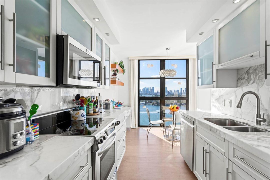 待售: $1,850,000 (2 贝兹, 2 浴室, 1440 平方英尺)