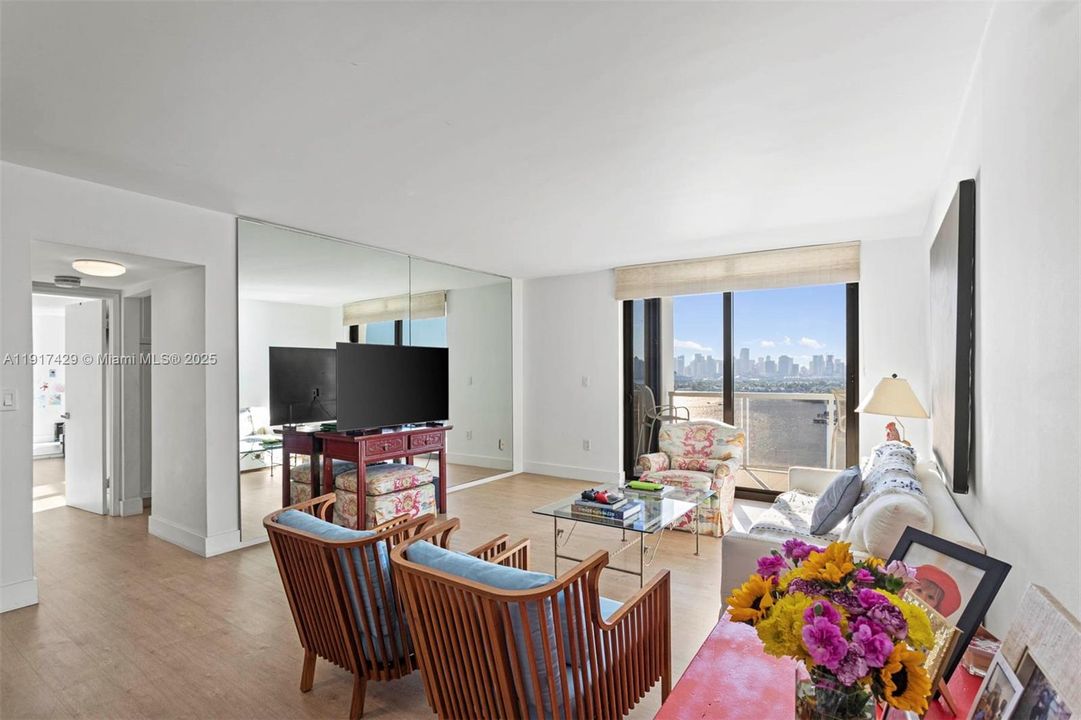 待售: $1,850,000 (2 贝兹, 2 浴室, 1440 平方英尺)