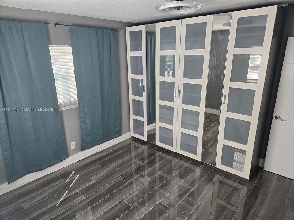 For Rent: $2,950 (3 beds, 1 baths, 1140 Square Feet)