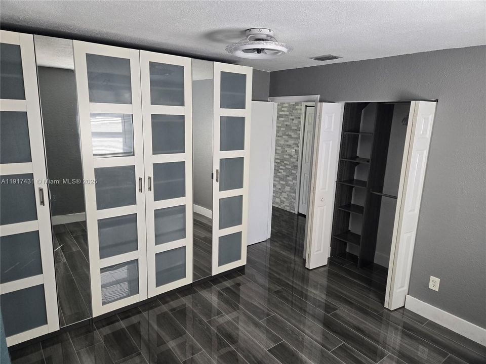 For Rent: $2,950 (3 beds, 1 baths, 1140 Square Feet)