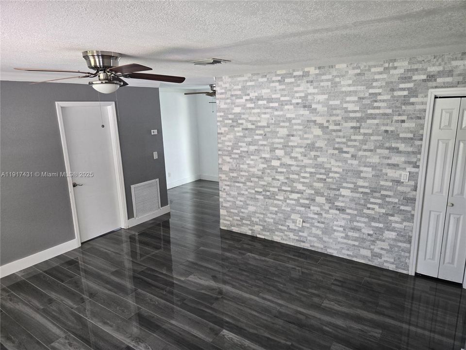 For Rent: $2,950 (3 beds, 1 baths, 1140 Square Feet)