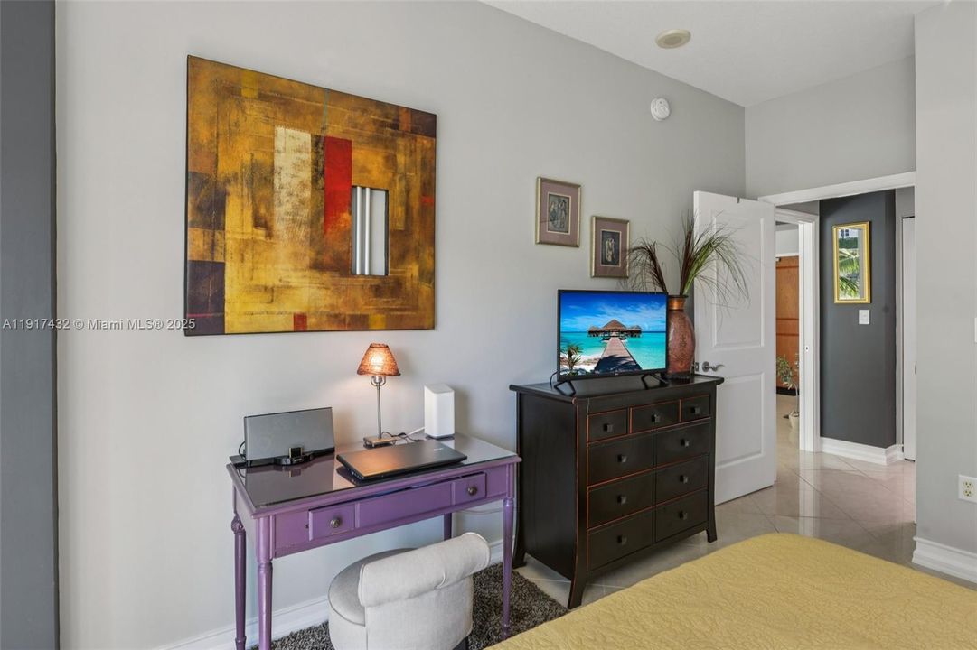 For Sale: $729,000 (2 beds, 2 baths, 1178 Square Feet)