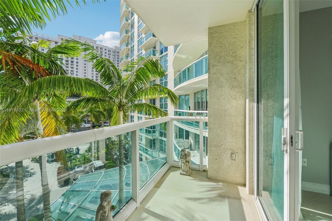 For Sale: $729,000 (2 beds, 2 baths, 1178 Square Feet)