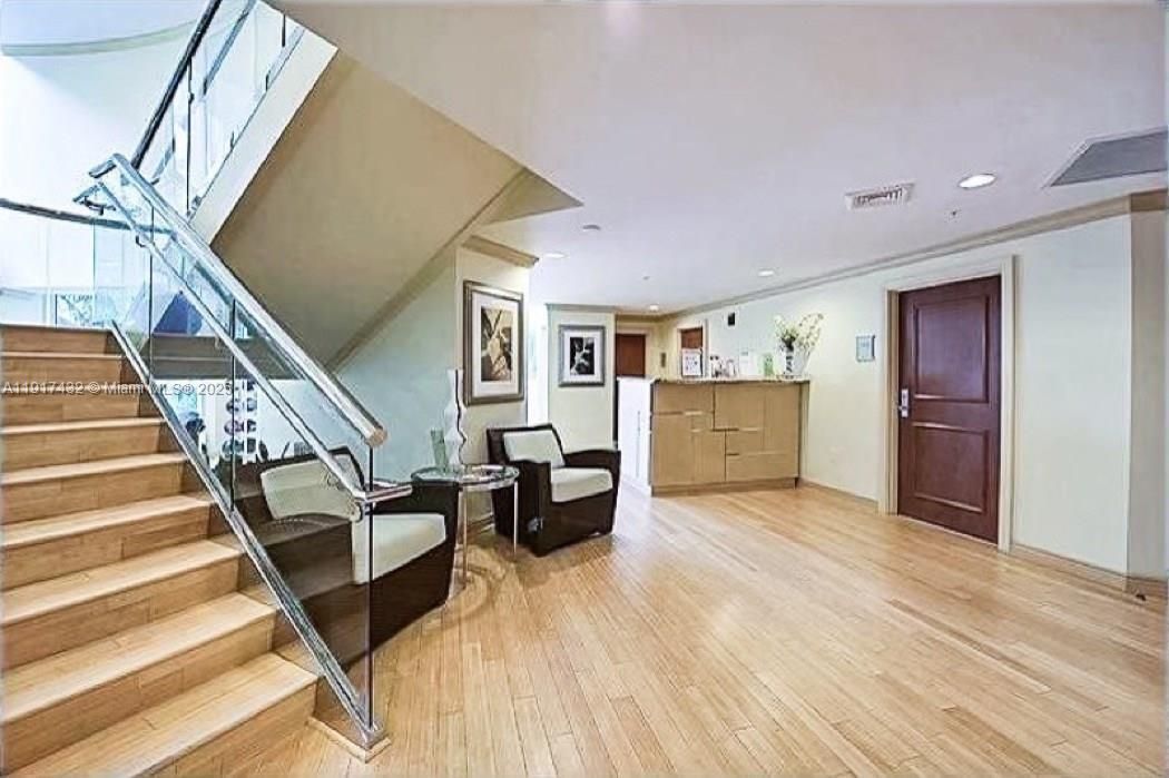 For Sale: $729,000 (2 beds, 2 baths, 1178 Square Feet)