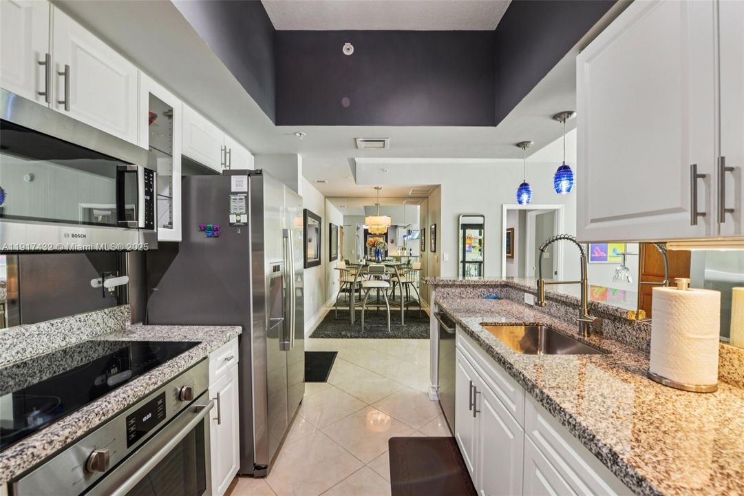 For Sale: $729,000 (2 beds, 2 baths, 1178 Square Feet)