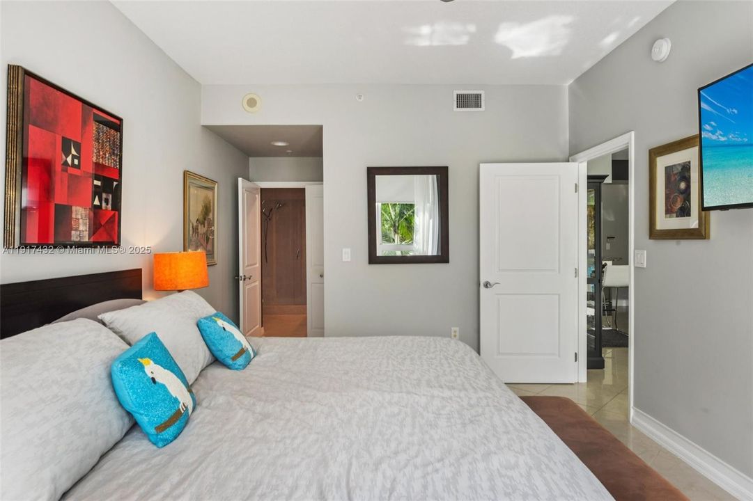 For Sale: $729,000 (2 beds, 2 baths, 1178 Square Feet)