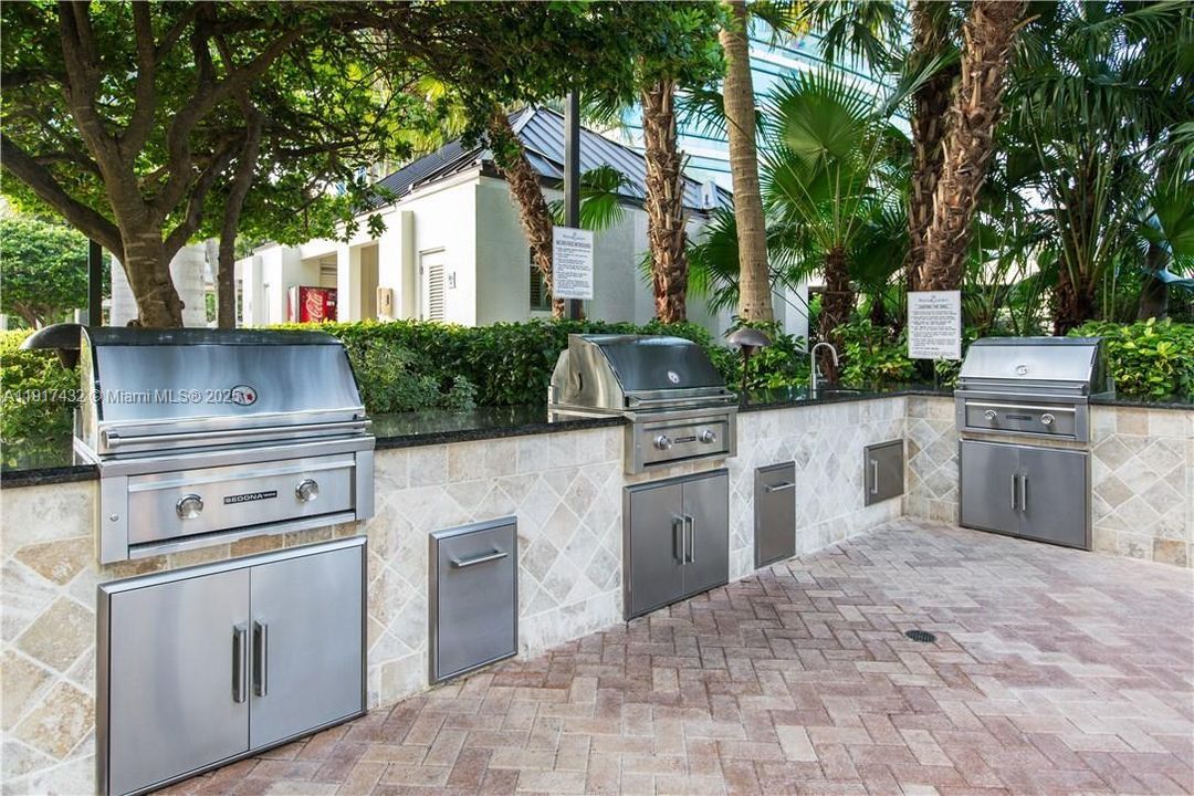 For Sale: $729,000 (2 beds, 2 baths, 1178 Square Feet)