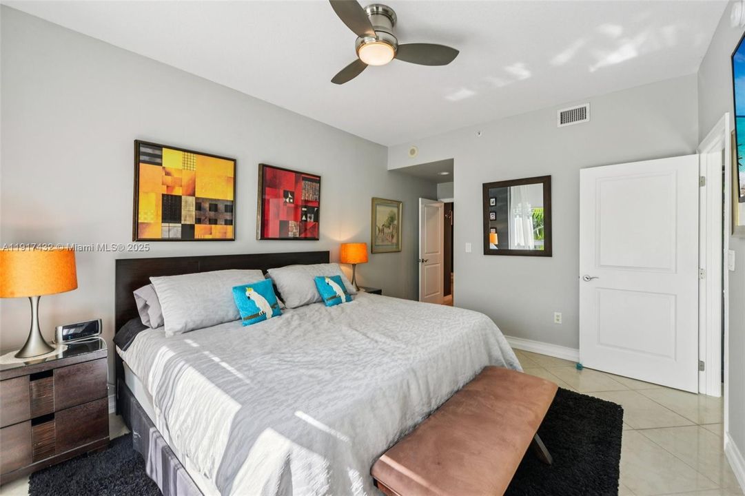 For Sale: $729,000 (2 beds, 2 baths, 1178 Square Feet)