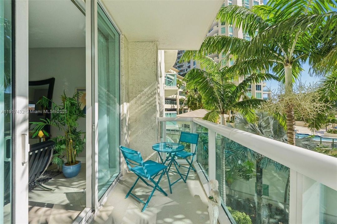 For Sale: $729,000 (2 beds, 2 baths, 1178 Square Feet)