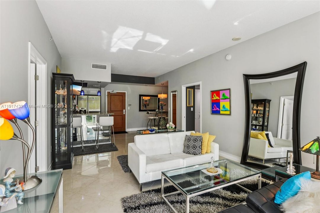 For Sale: $729,000 (2 beds, 2 baths, 1178 Square Feet)