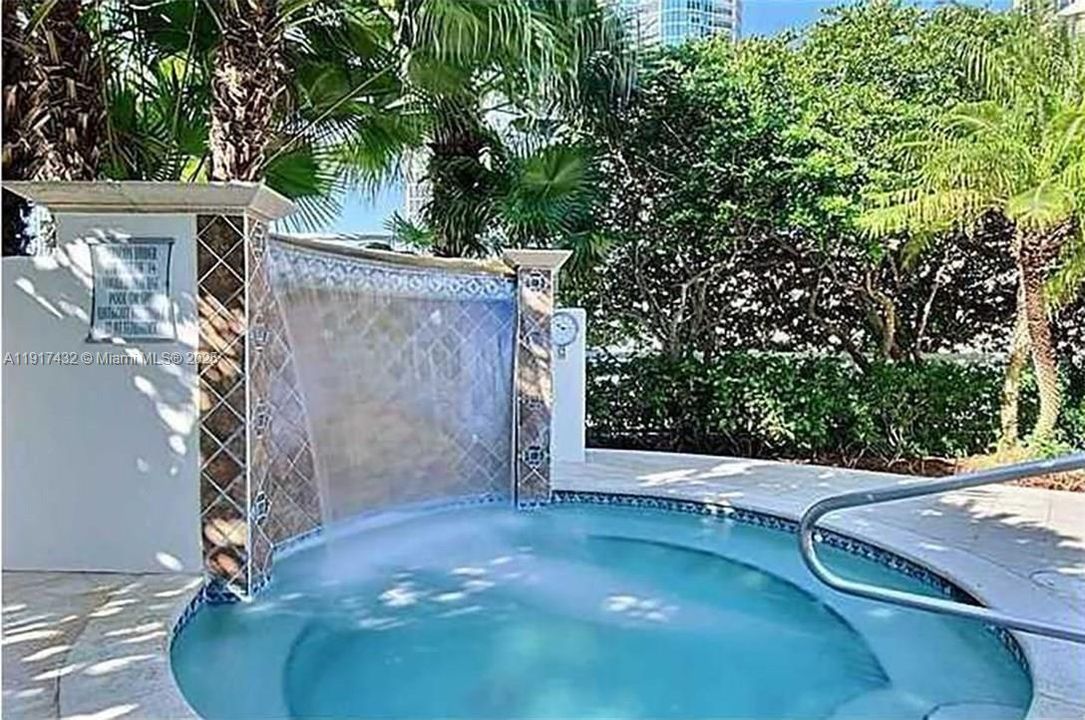 For Sale: $729,000 (2 beds, 2 baths, 1178 Square Feet)