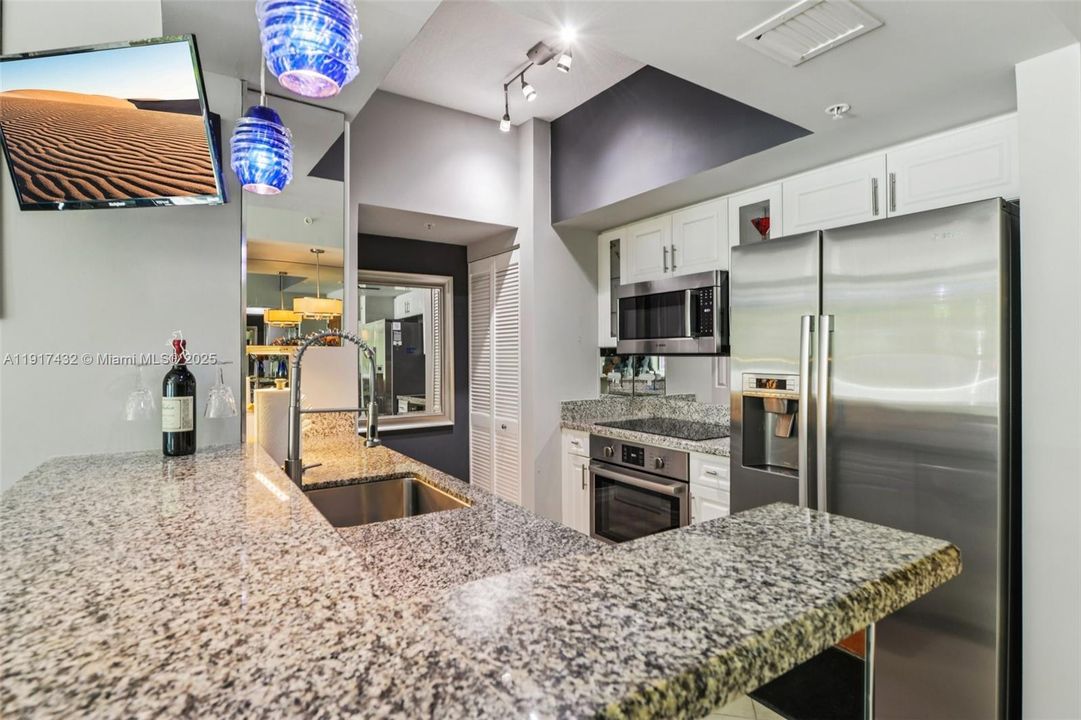 For Sale: $729,000 (2 beds, 2 baths, 1178 Square Feet)