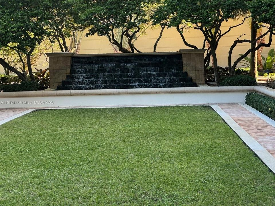 For Sale: $729,000 (2 beds, 2 baths, 1178 Square Feet)