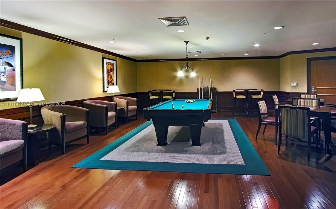 For Sale: $729,000 (2 beds, 2 baths, 1178 Square Feet)